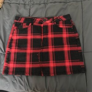 red and black plaid mini skirt